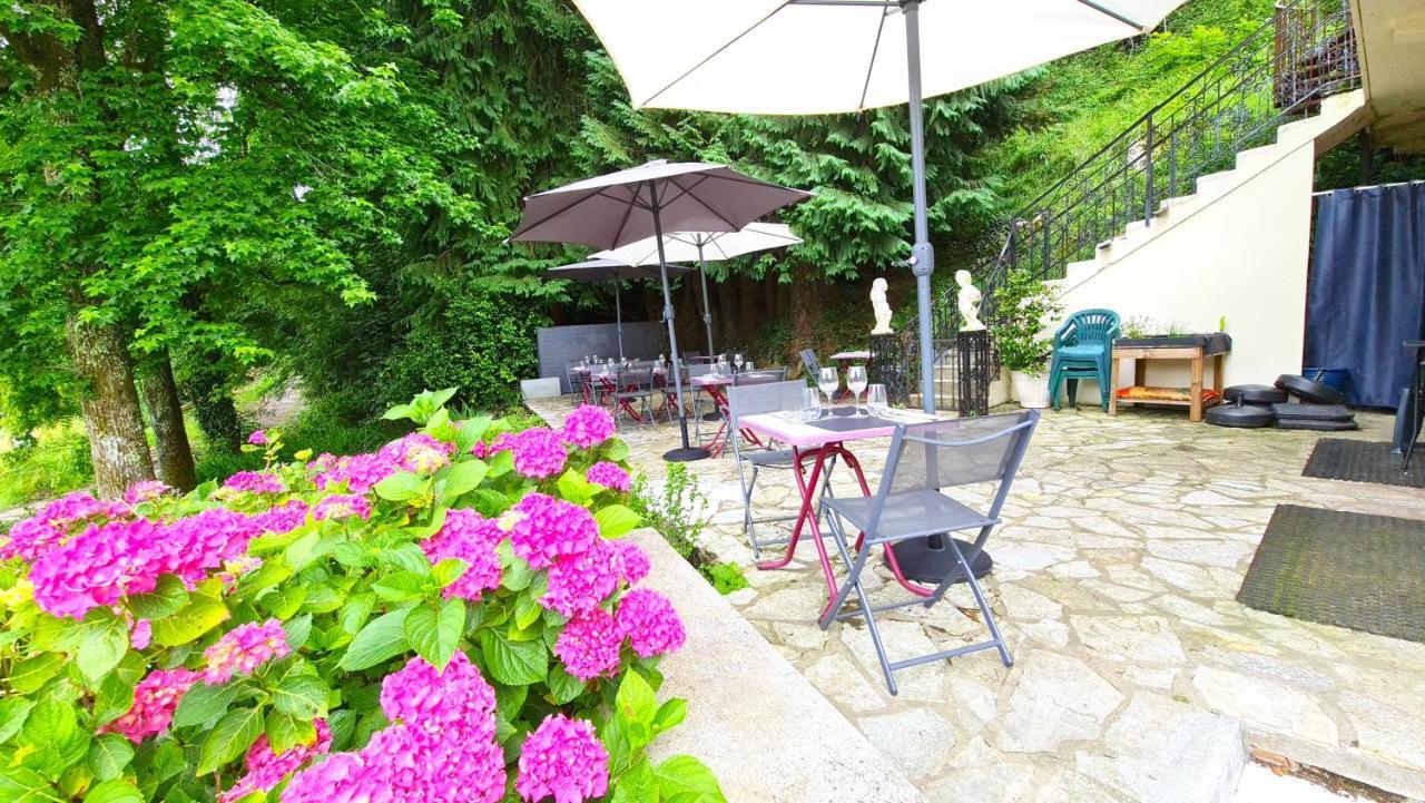 Fasthôtel Oloron Hostellerie du Paon Blanc Lurbe-Saint-Christau Exterior foto